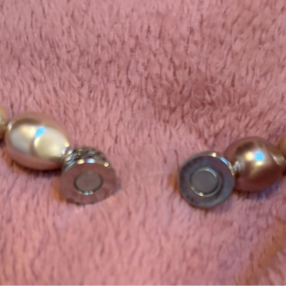 Premier Designs Faux Pearl Pearl Necklace Magnetic Closure - 2 for $12 - Picture 4 of 4